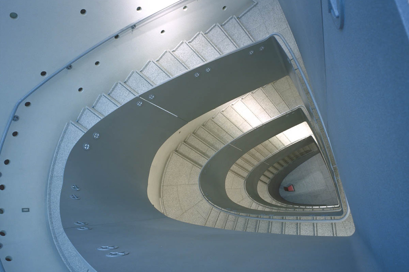 東京藝術大学大学美術館本館の螺旋階段画像
